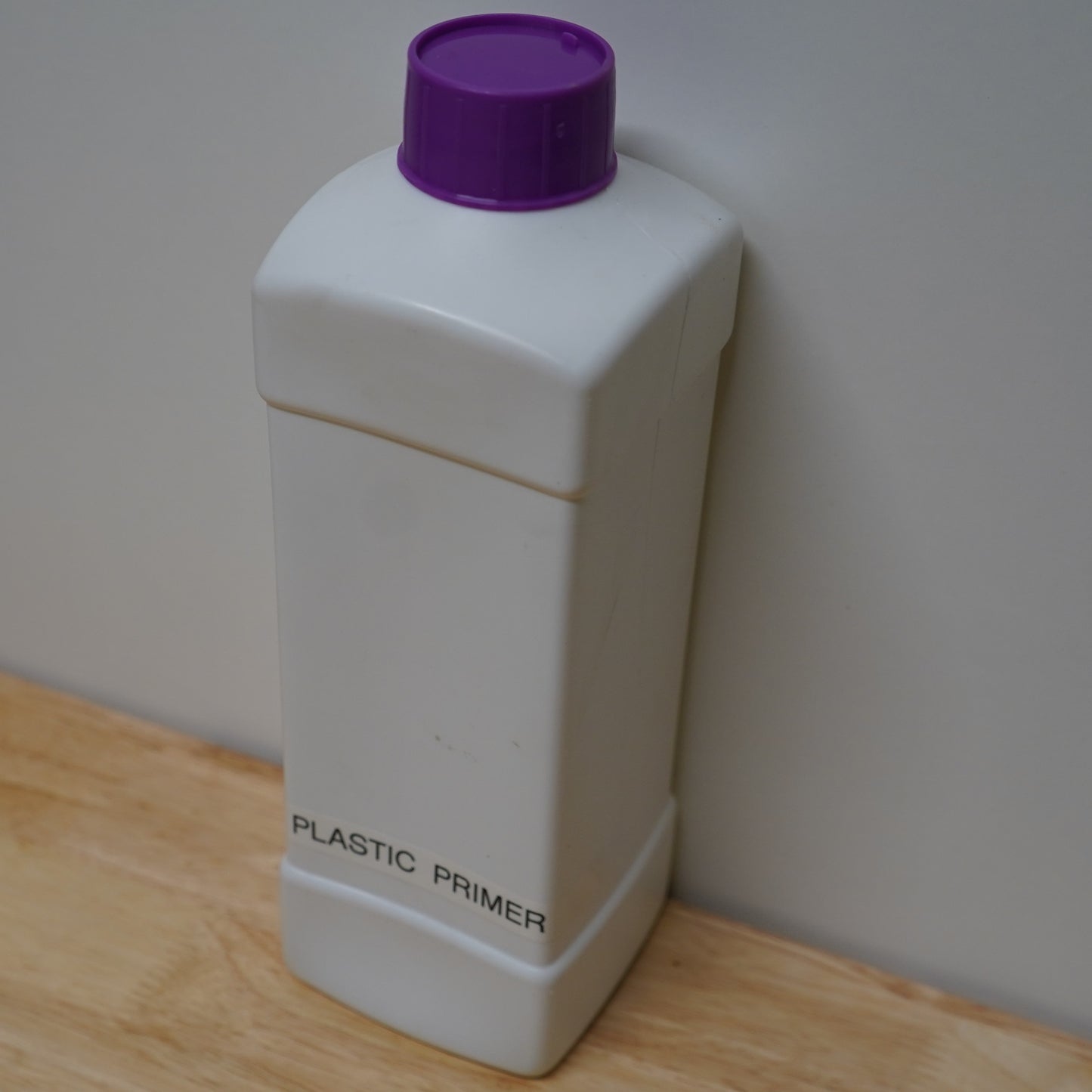 Plastic primer (1 liter)