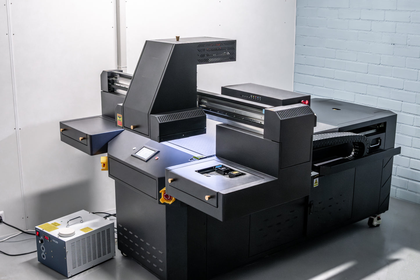 Jong gebruikte UV-Printer – 70x100cm | CMYK + Wit