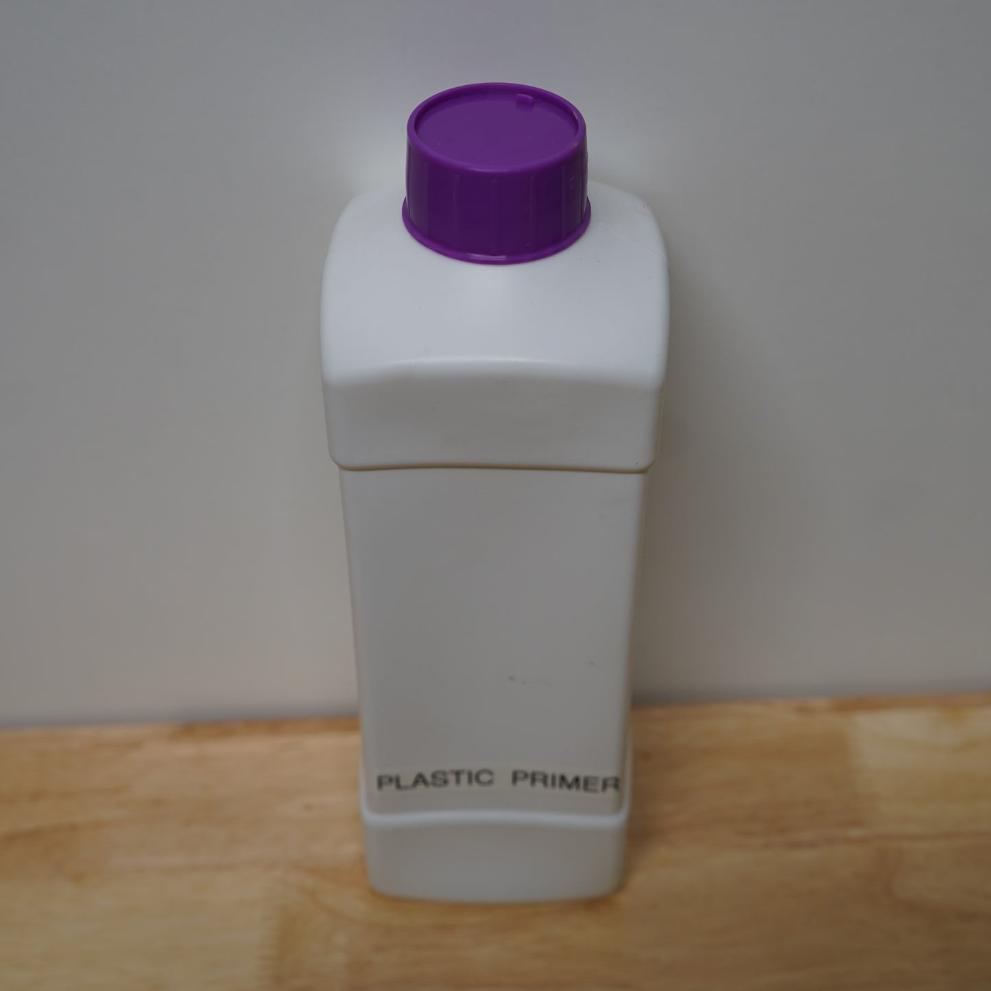 Plastic primer (1 liter)